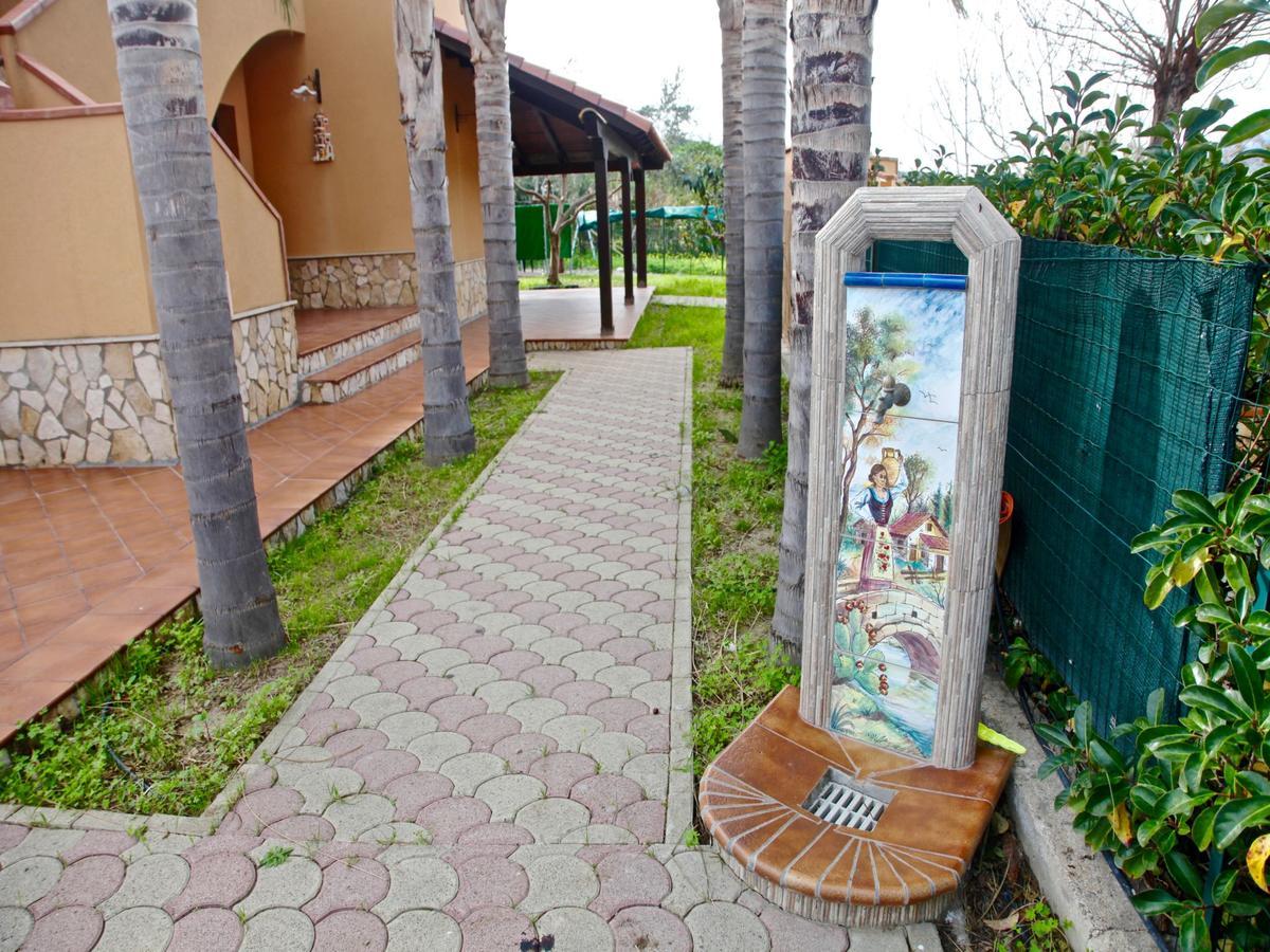 Villa Torre Roccella Кампофеличе-ди-Роччелла Экстерьер фото