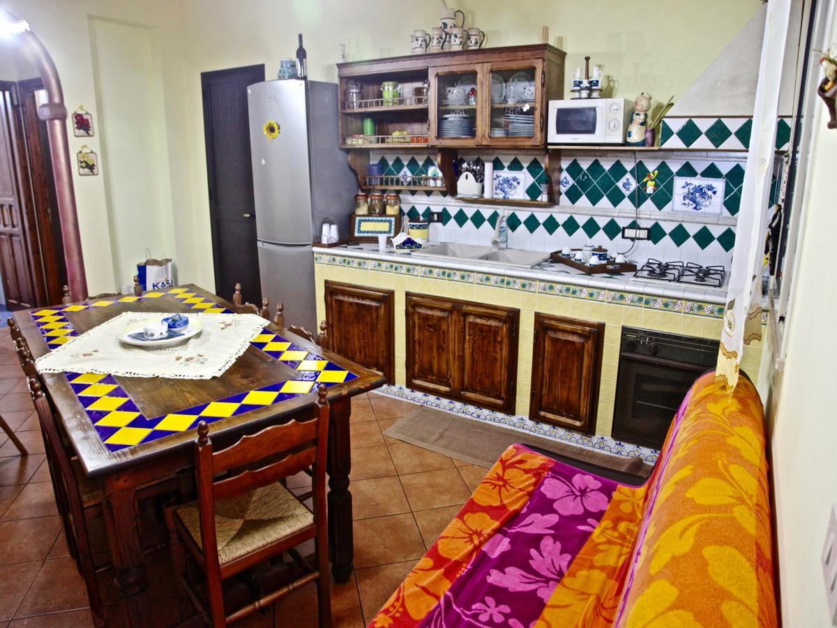 Villa Torre Roccella Кампофеличе-ди-Роччелла Экстерьер фото